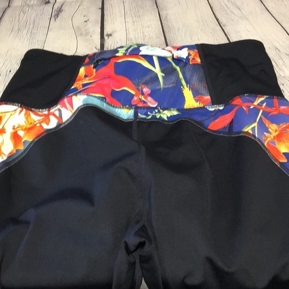 Athleta tropical precision 7/8 laser cut leggings - Picture 7 of 9